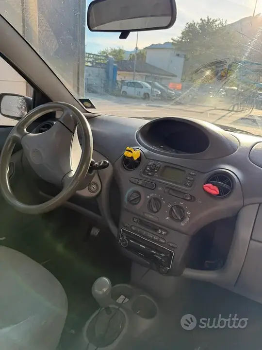 Toyota Yaris 2000 photo 4
