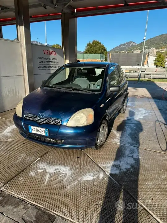 Toyota Yaris 2000 photo 2