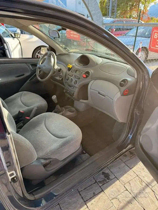Toyota Yaris 2000 photo 5