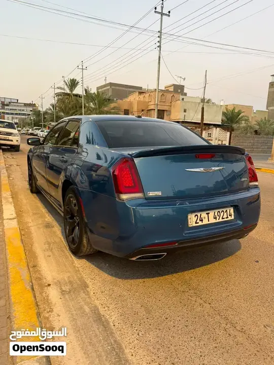 Chrysler 300 2023 photo 2
