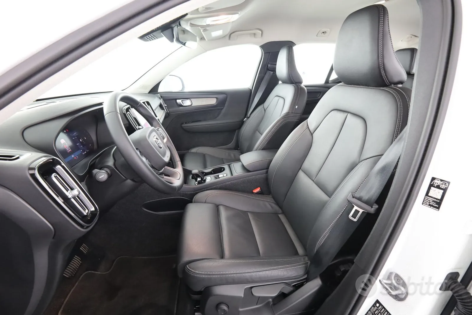 Volvo Xc40 2025 photo 2