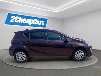 Toyota Aqua 2015 photo 5