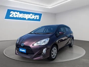 Toyota Aqua 2015 photo 2