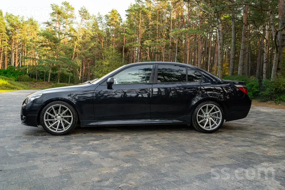 BMW E60 2004 photo 4