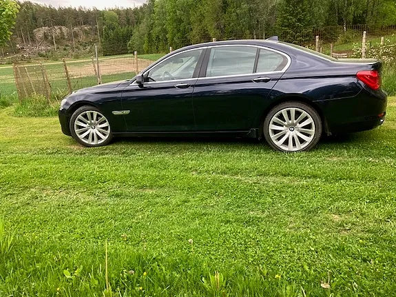 BMW 750I 2010 photo 2