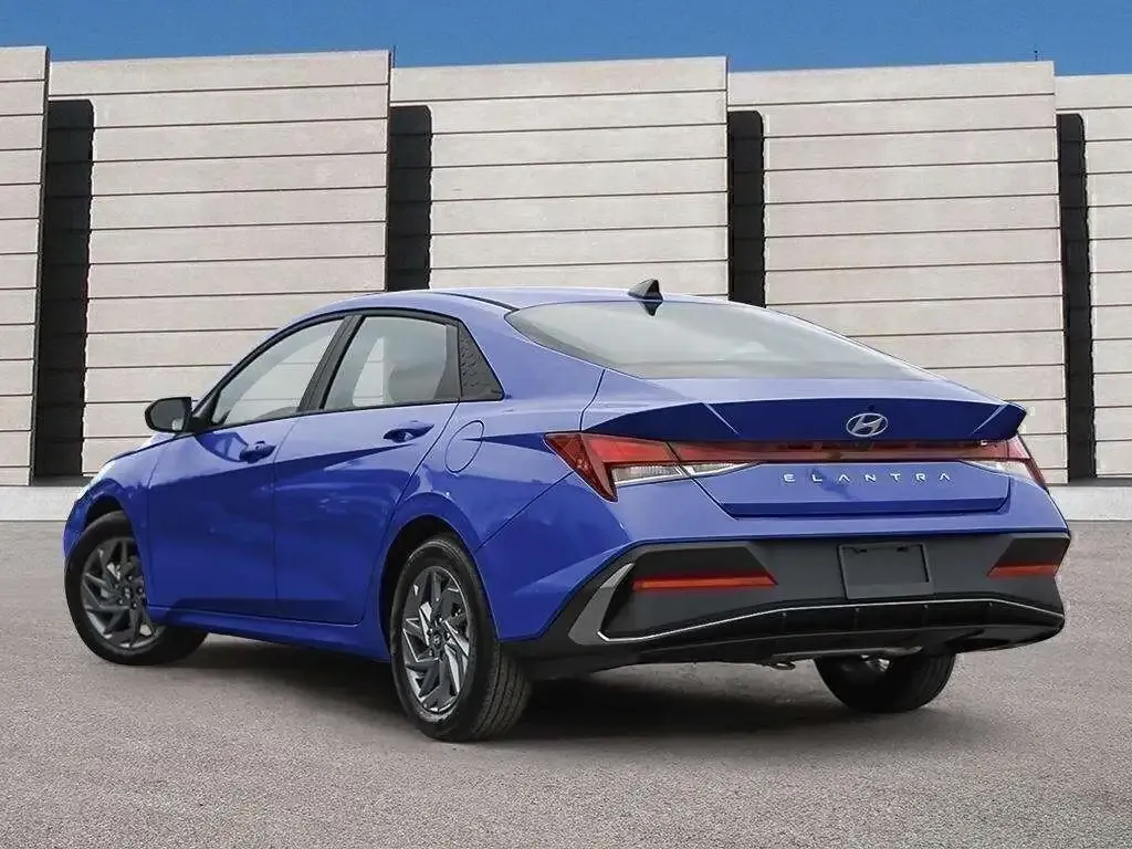Hyundai Elantra 2026 photo 4