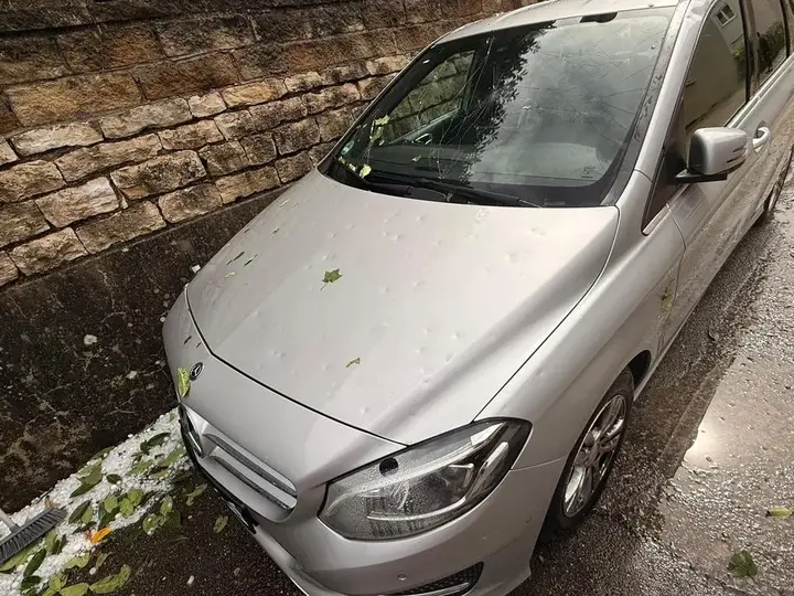 Mercedes-Benz B 180