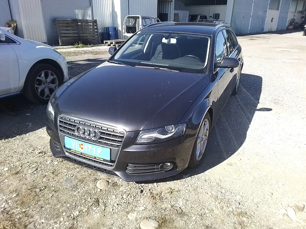 Audi A4 2011 photo 2