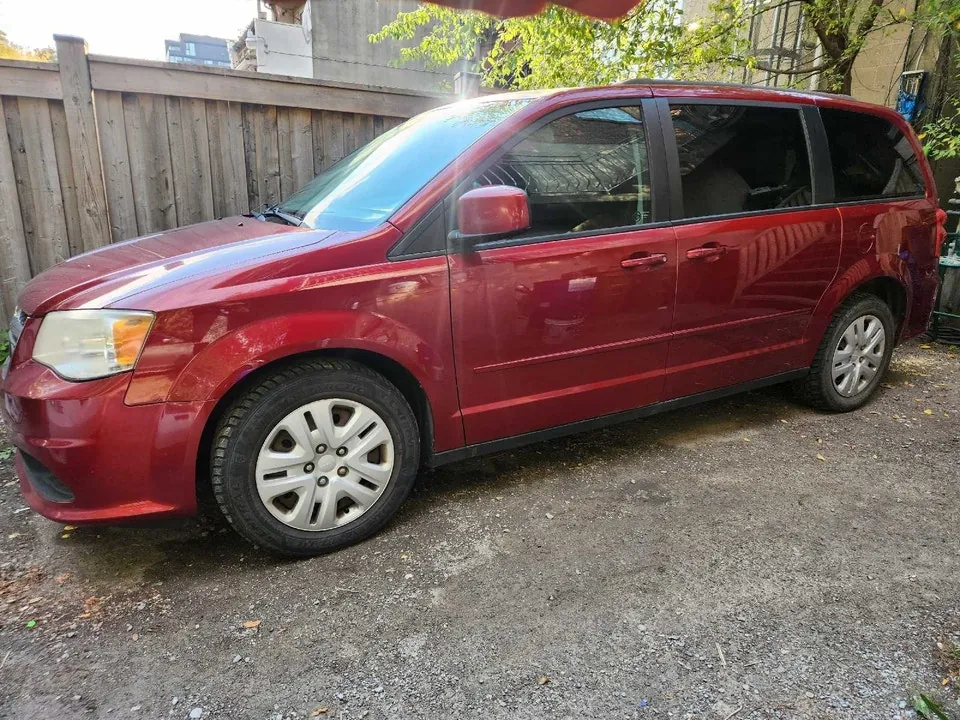 Dodge Grand Caravan 2014 photo 2