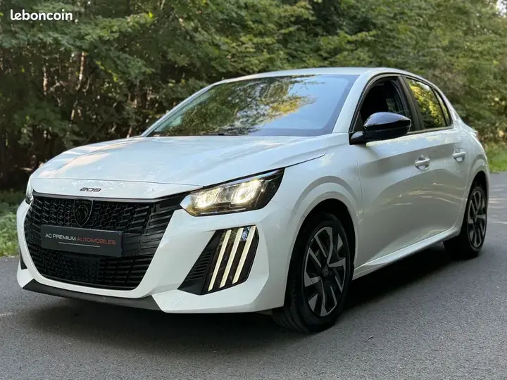 Peugeot 208 2024 photo 2