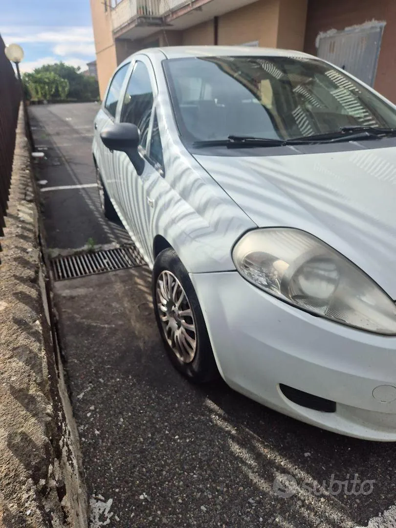 Fiat Grande Punto 2011 photo 3