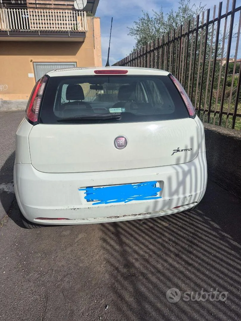 Fiat Grande Punto 2011 photo 4