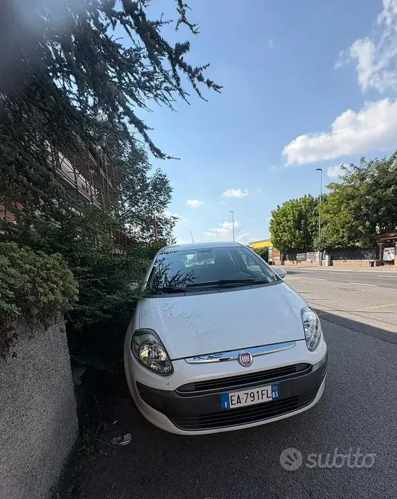 Fiat Punto 2010 photo 2