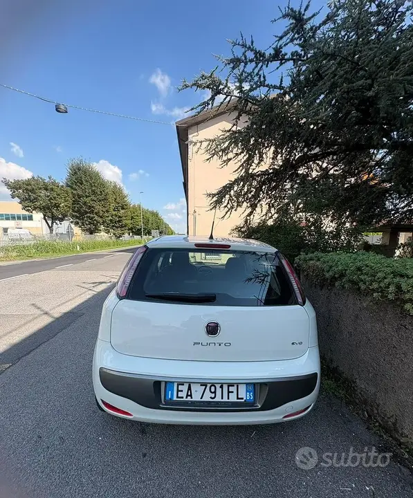 Fiat Punto 2010 photo 4