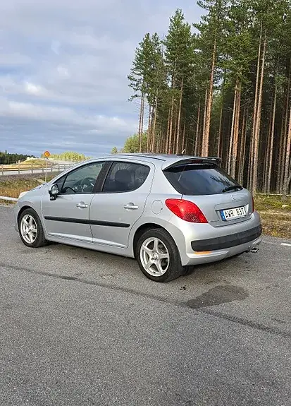 Peugeot 207 2006 photo 2
