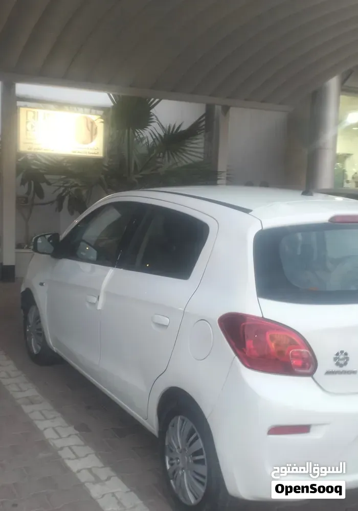 Mitsubishi Mirage 2018 photo 3