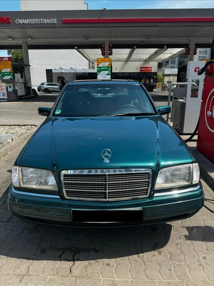Mercedes-Benz C220