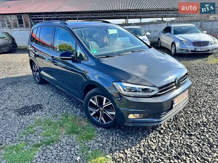 Volkswagen Touran 2022 photo 2