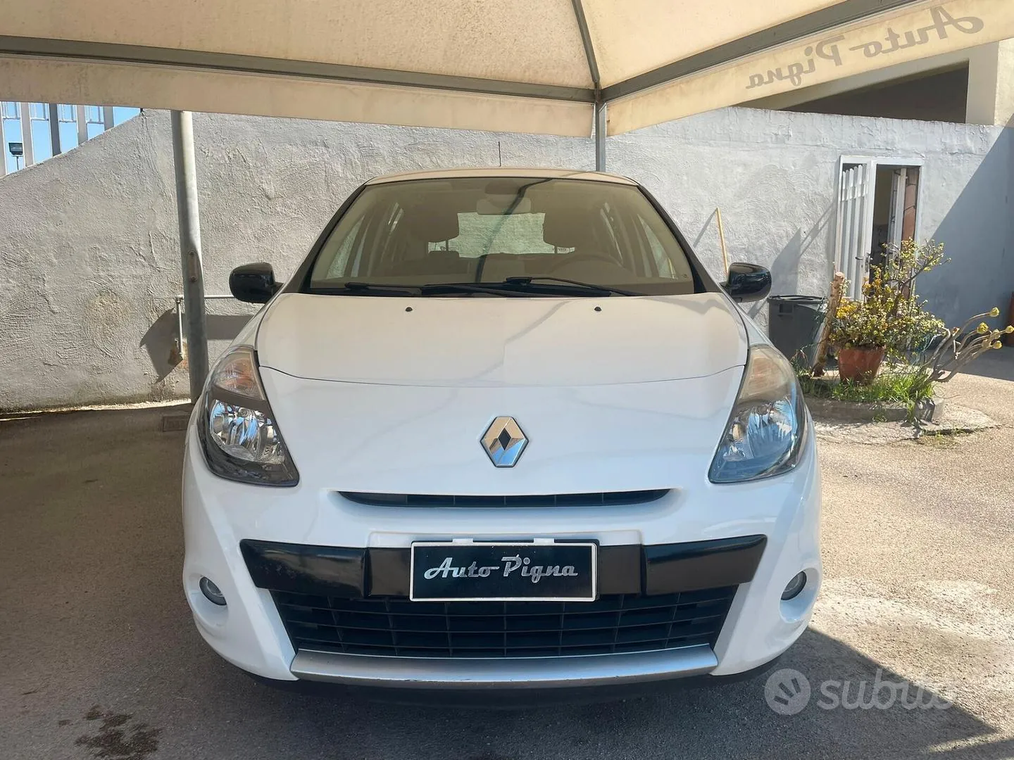 Renault Clio 2011 photo 2