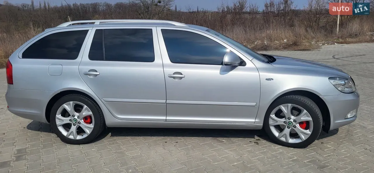 Skoda Octavia 2010 photo 3