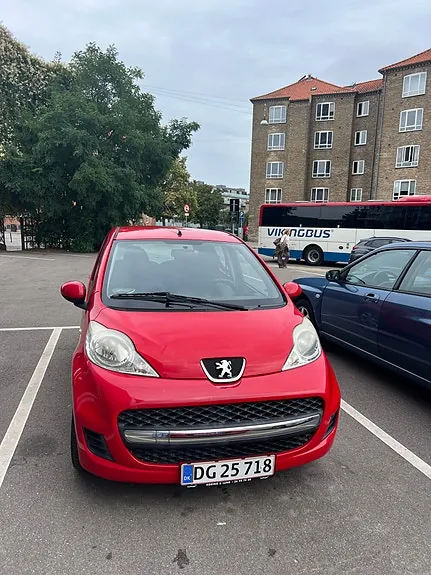 Peugeot 107 2011 photo 2