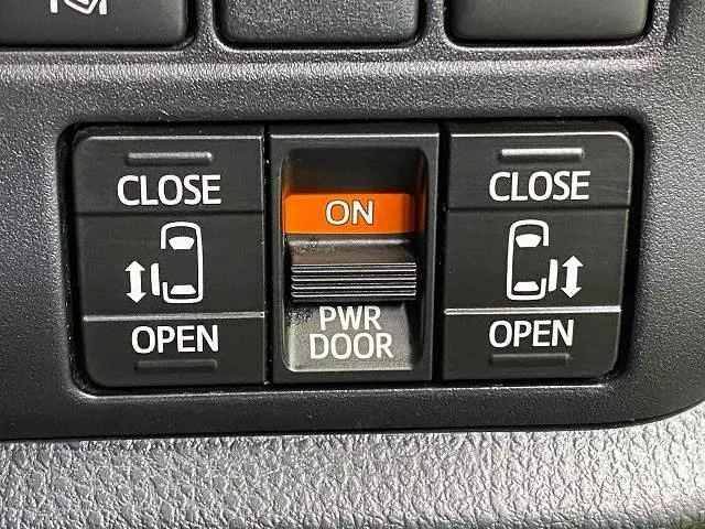 Toyota Voxy 2018 photo 5