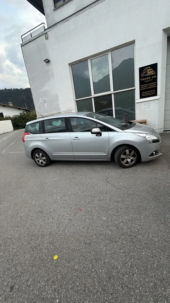 Peugeot 5008 2012 photo 2