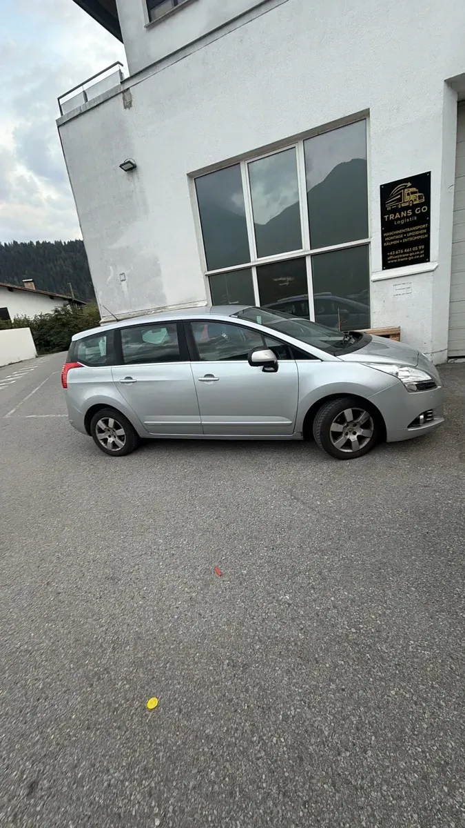 Peugeot 5008 2012 photo 3