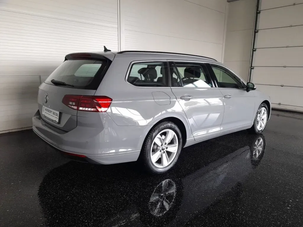 Volkswagen Passat 2022 photo 2