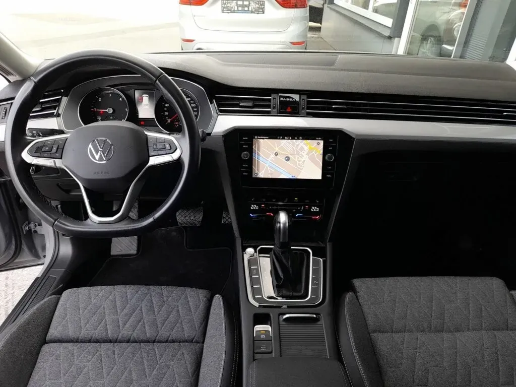 Volkswagen Passat 2022 photo 3