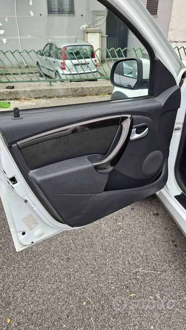 Dacia Duster 2012 photo 2