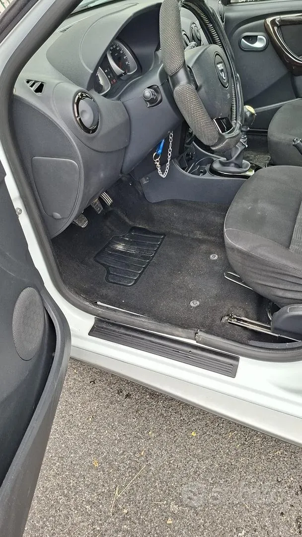 Dacia Duster 2012 photo 3
