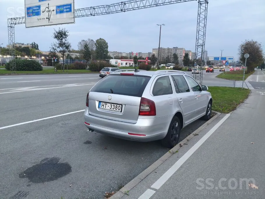 Skoda Octavia 2009 photo 2