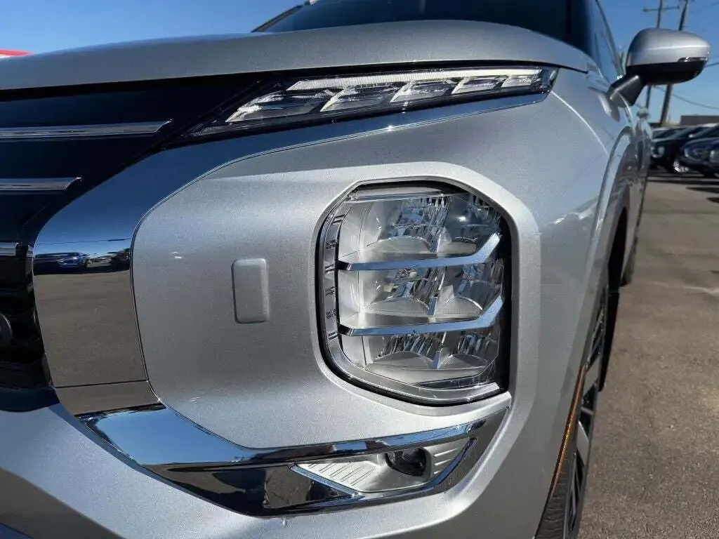 Mitsubishi Outlander 2026 photo 3