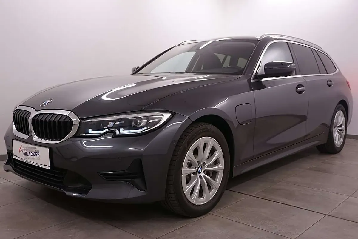BMW 3 Series 2021 photo 3
