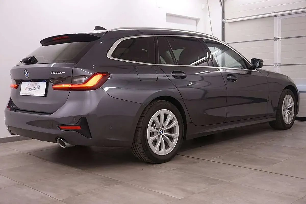 BMW 3 Series 2021 photo 2