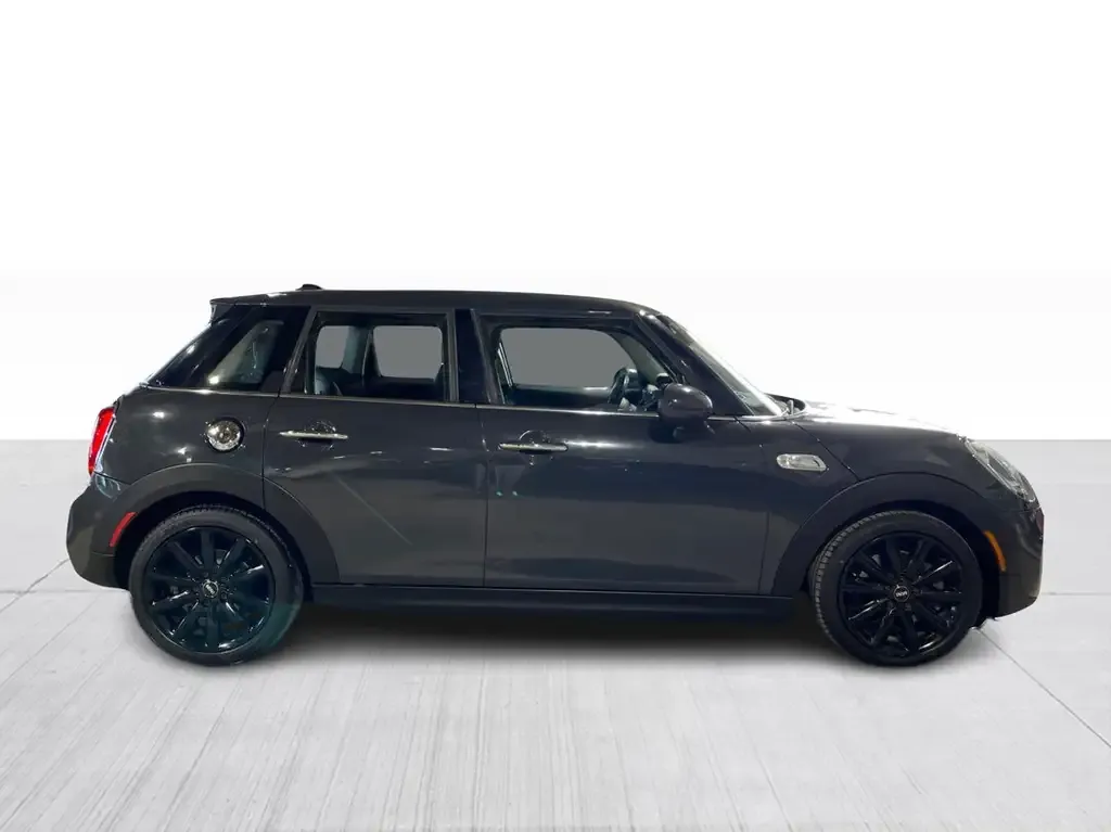 Mini 5 Door 2019 photo 2