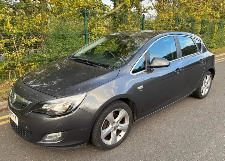 Vauxhall Astra 2011 photo 3