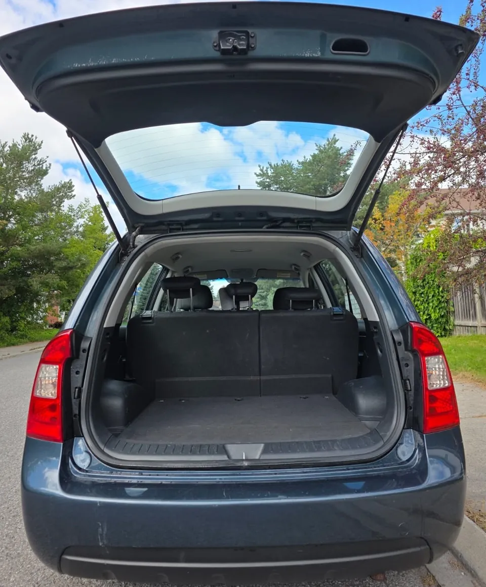 Kia Rondo 2009 photo 2