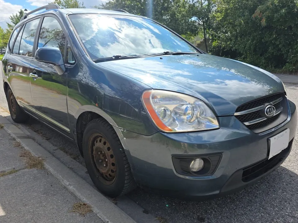 Kia Rondo 2009 photo 4