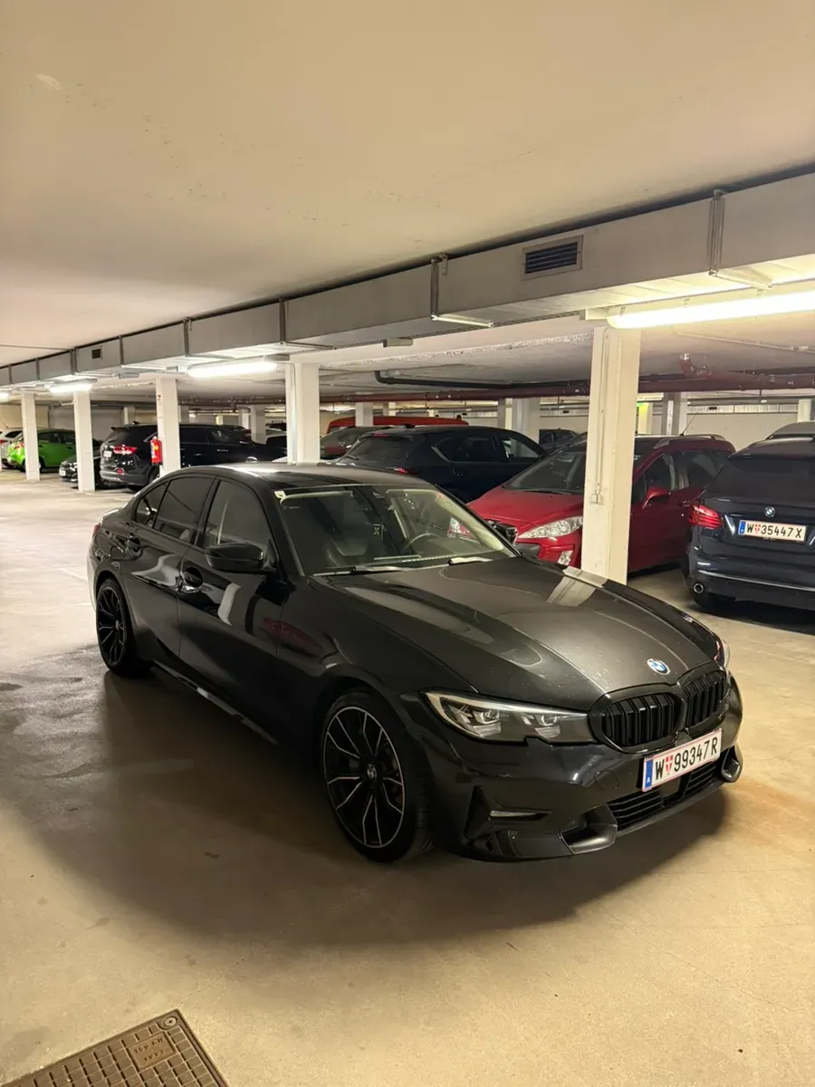 BMW 3 Series 2019 photo 2