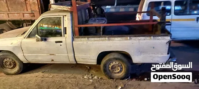 Toyota Hilux 1986 photo 3