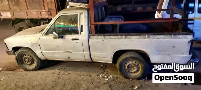 Toyota Hilux 1986 photo 4