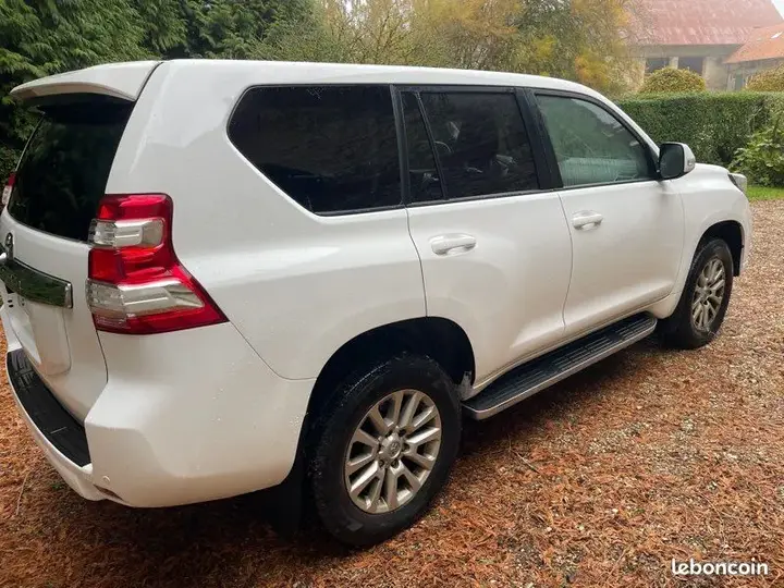 Toyota Land Cruiser 2017 photo 2
