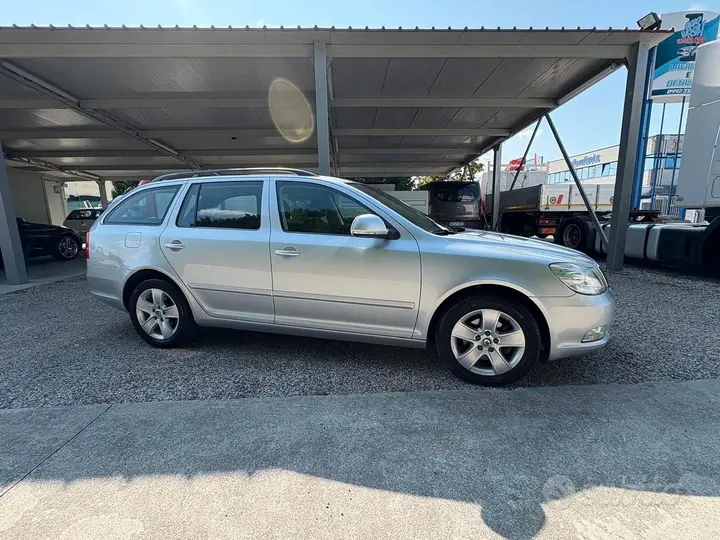 Skoda Octavia 2012 photo 2