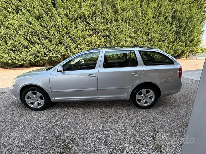 Skoda Octavia 2012 photo 4
