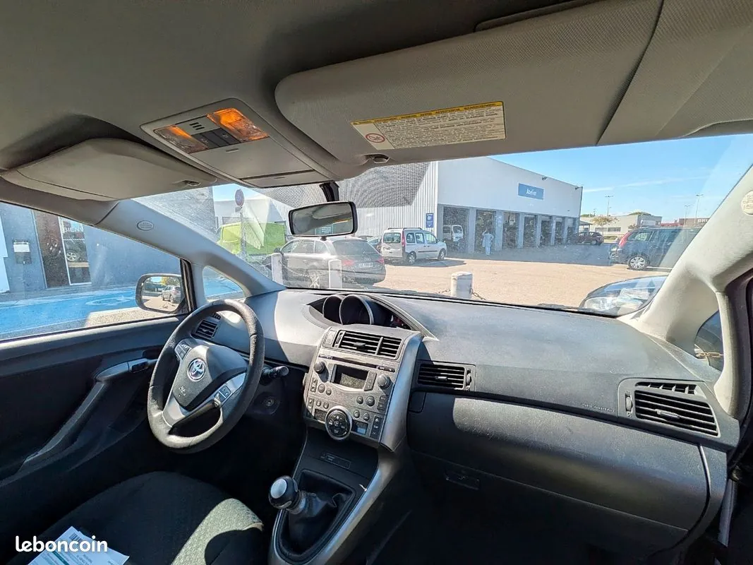 Toyota Verso 2010 photo 3