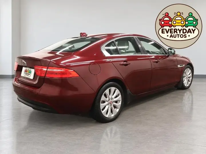 Jaguar Xe 2016 photo 4