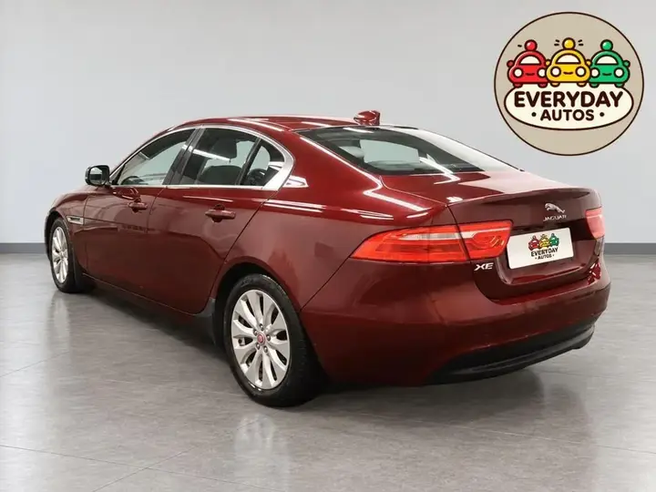 Jaguar Xe 2016 photo 3