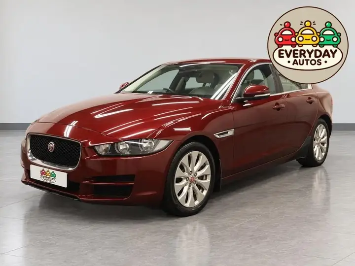 Jaguar Xe 2016 photo 2